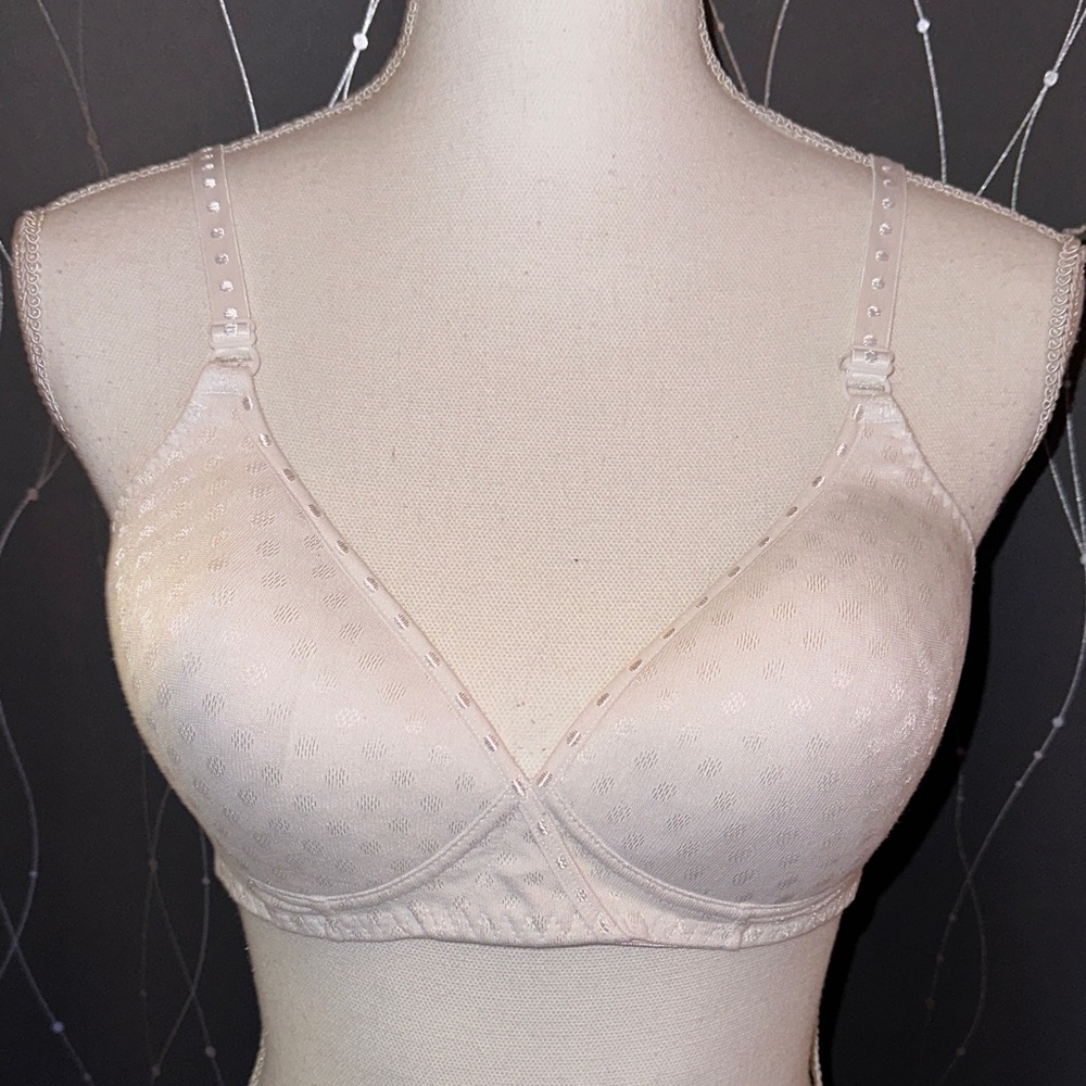 👙Best form Women’s 38B Elegant White Polka Dot Bra
